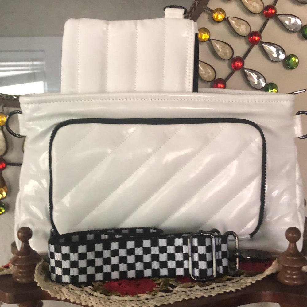 NWOT THINK ROYLN White Patent Bak Street w/Matching Pouch & Fashion Strap